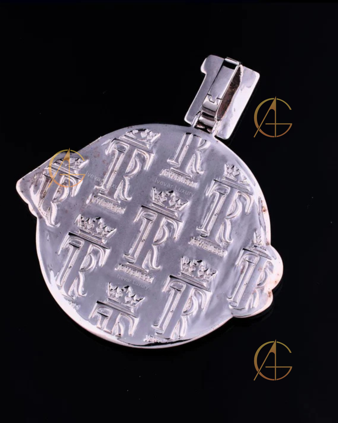 Designer Moissanite Pendant Jewelry - Elegant Custom Necklace for Men