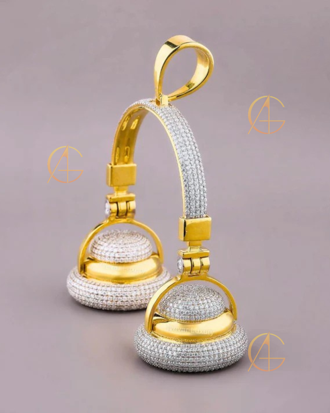 Iced Out Headphone Pendant – Custom Moissanite & Diamond Jewelry By Auren