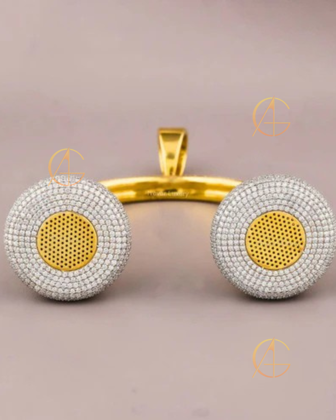 Iced Out Headphone Pendant – Custom Moissanite & Diamond Jewelry By Auren